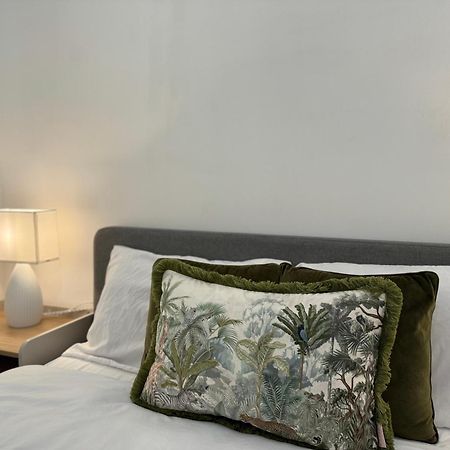 Holiday Home 2Br L 2Ba With Patio-Sleep 6 런던 외부 사진