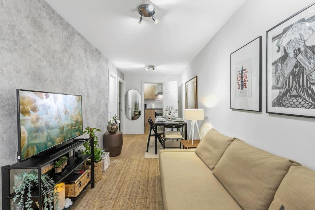 Holiday Home 2Br L 2Ba With Patio-Sleep 6 런던 외부 사진