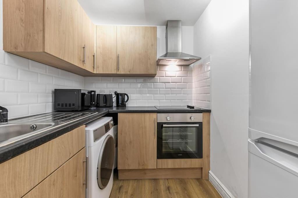 Holiday Home 2Br L 2Ba With Patio-Sleep 6 런던 외부 사진