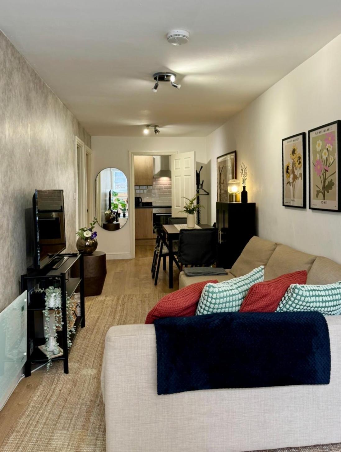 Holiday Home 2Br L 2Ba With Patio-Sleep 6 런던 외부 사진