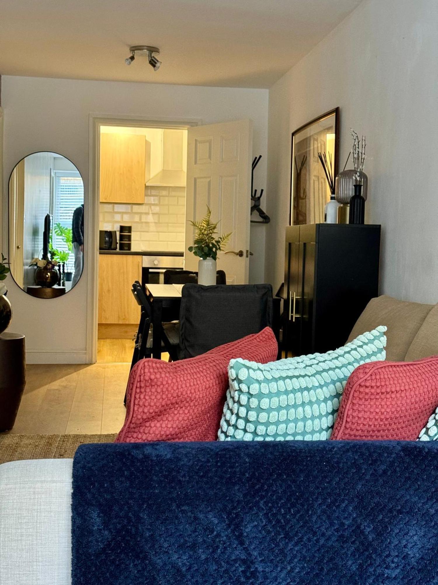 Holiday Home 2Br L 2Ba With Patio-Sleep 6 런던 외부 사진