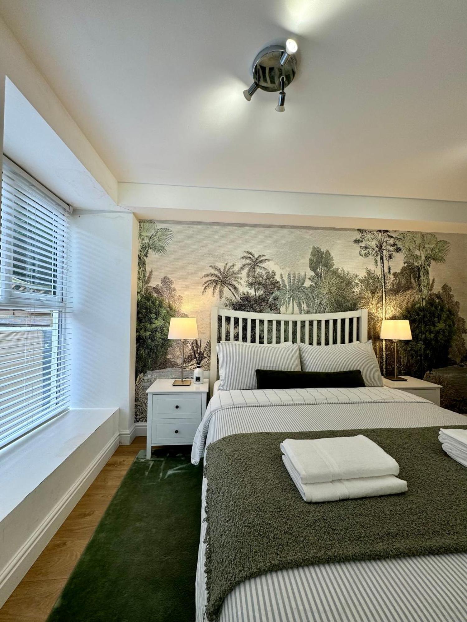 Holiday Home 2Br L 2Ba With Patio-Sleep 6 런던 외부 사진