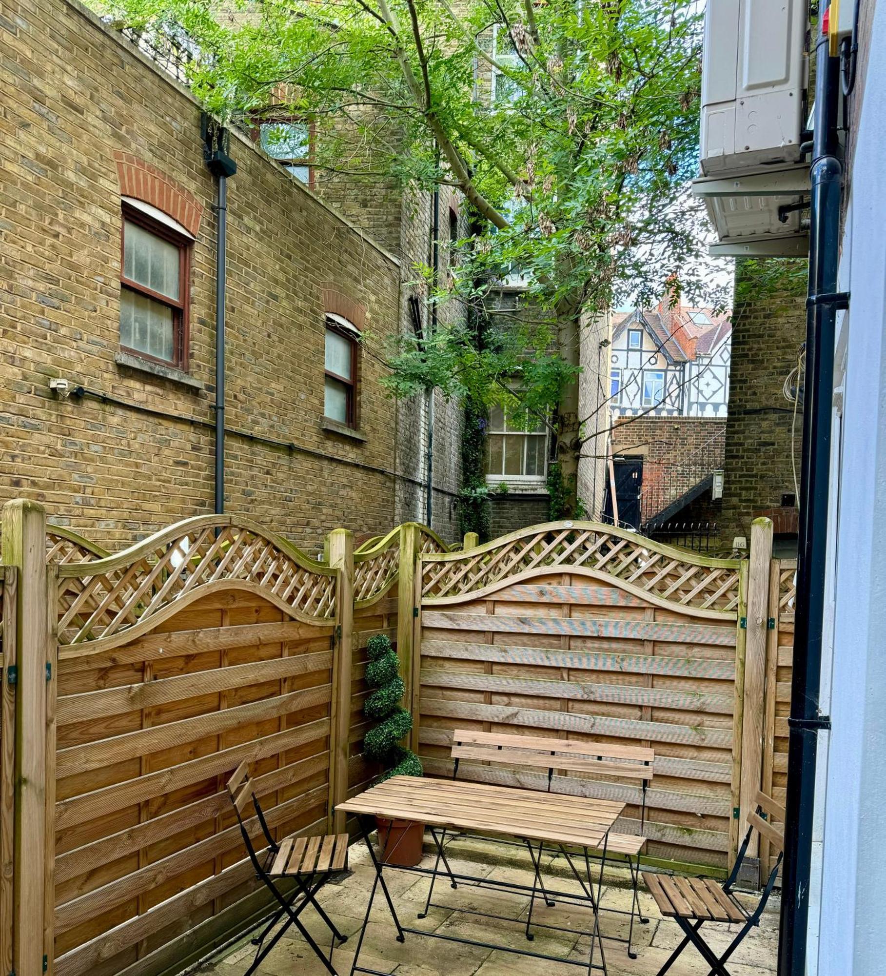 Holiday Home 2Br L 2Ba With Patio-Sleep 6 런던 외부 사진