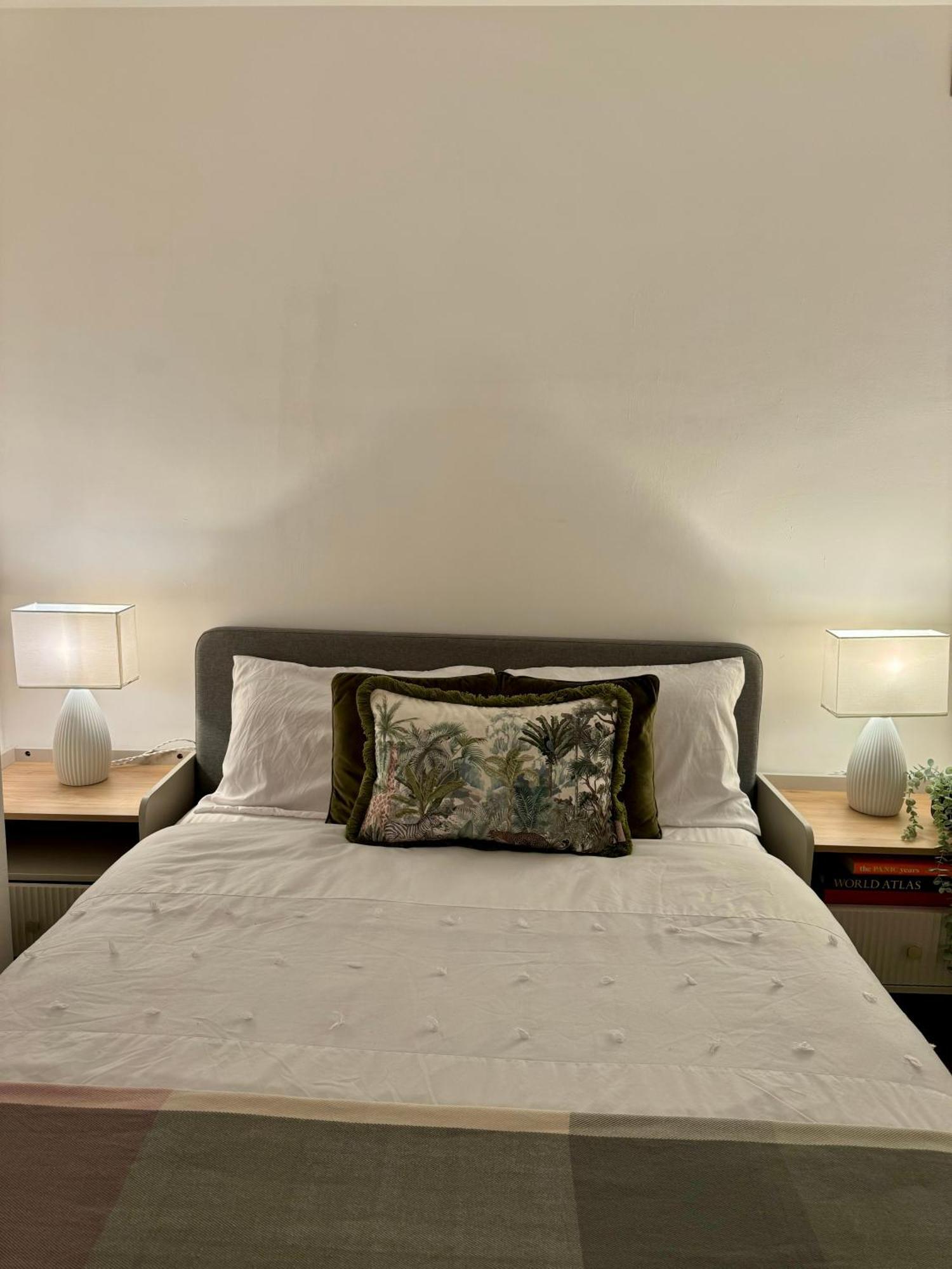 Holiday Home 2Br L 2Ba With Patio-Sleep 6 런던 외부 사진