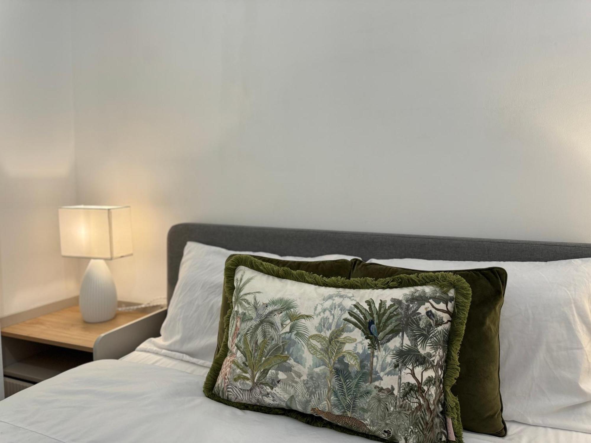 Holiday Home 2Br L 2Ba With Patio-Sleep 6 런던 외부 사진